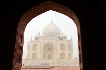 Framing of Taj Mahal mausoleum in a foggy morning