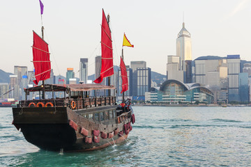 Fototapeta premium Hong Kong skylines and junk boat