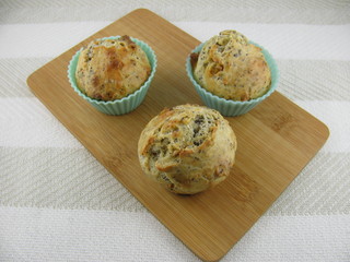 Muffins mit gemahlenem Mohn und Rosinen