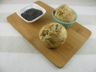 Muffins mit gemahlenem Mohn und Rosinen