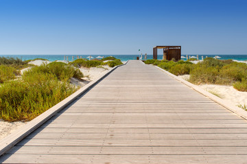 Fototapeta na wymiar Stunning beachfront boardwalk