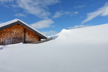 Schihütte im Schnee