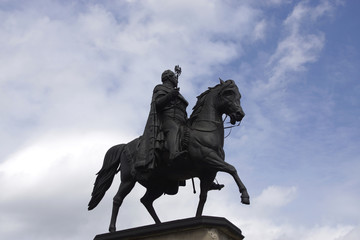Obraz premium Reiterstandbild auf dem Heumarkt in Köln, Deutschland