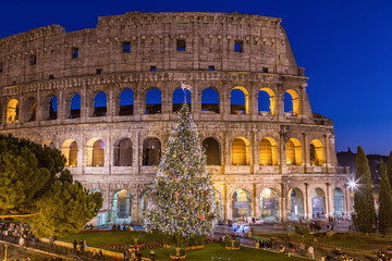 Obraz premium Colosseum in Rome at Christmas during sunset, Italy