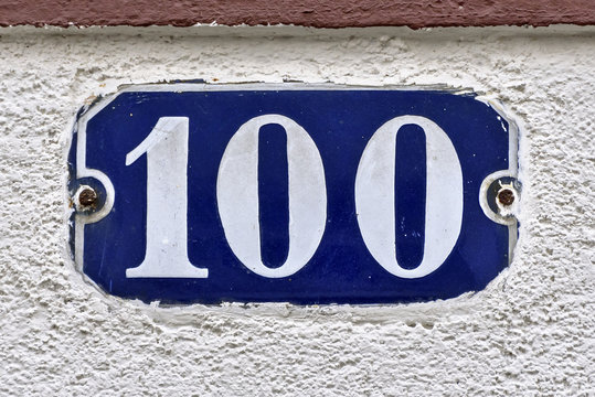 Hausnummer 100