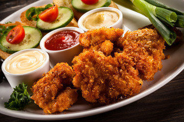 Grilled chicken nuggets and vegetables