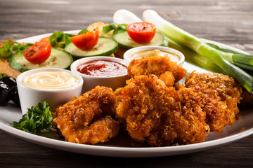 Grilled chicken nuggets and vegetables