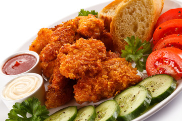 Grilled chicken nuggets and vegetables