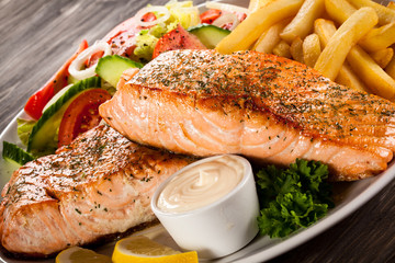 Fried salmon and vegetables