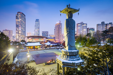Fototapeta premium Gangnam District of Seoul, South Korea from Bongeunsa Temple