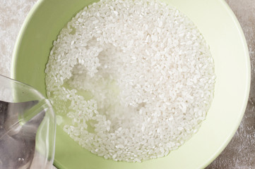 Washing the rice