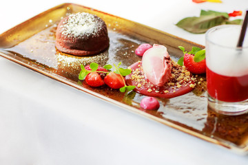 Triple dessert with chocolate and strawberry on wedding table se