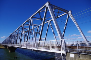 水色の鉄橋
