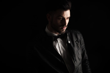 Fototapeta premium handsome business man looking away from the camera