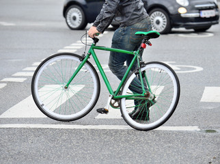Fototapeta premium Man off bike in traffic