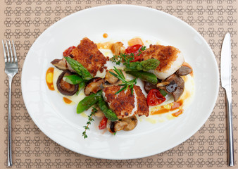 Fish fillet with mushrooms and asparagus
