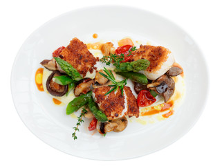 Fish fillet with mushrooms and asparagus