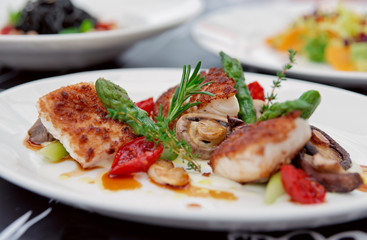 Fish fillet with mushrooms and asparagus