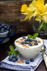 Heidelbeer Joghurt mit Müsli