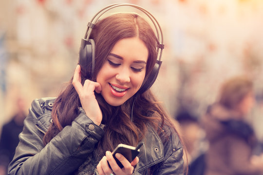 Urban girl listening to some music.
