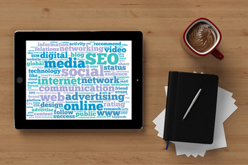 Tag Cloud zu Online Marketing auf Tablet Computer