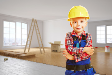 Kind als Handwerker bei Renovierung von Wohnung
