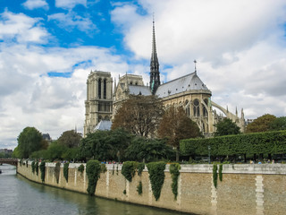 Fototapeta na wymiar Notre Dame cathedral in Paris