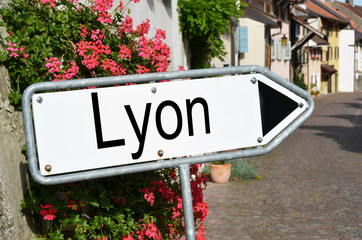 Lyon road sign