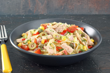 pasta insalata con tonno e pomodori
