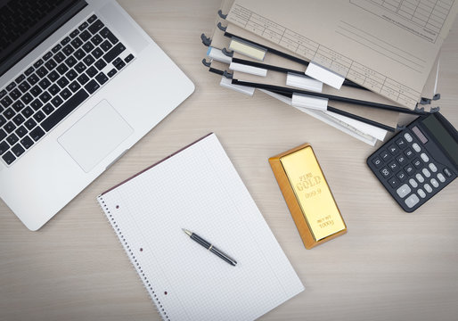Arbeitsplatz mit goldbarren