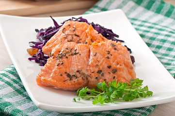 Fried salmon with red cabbage Irish