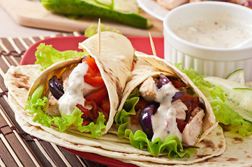 Tortilla with chicken and bell peppers