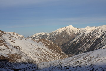 Montagnes enneigées vue d'Andorre,Pyrénées