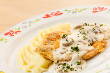 meat with mashed potatoes