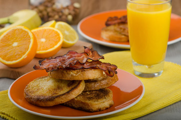 French toast with bacon and fresh juice