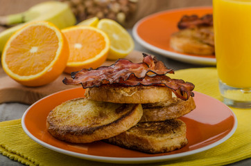 French toast with bacon and fresh juice