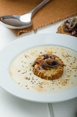 Creamy onion - garlic soup