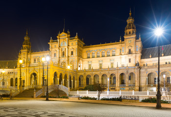 Fototapeta na wymiar central building of Plaza de Espana in midnight