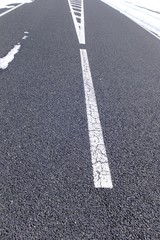 アスファルト・白線・中央線