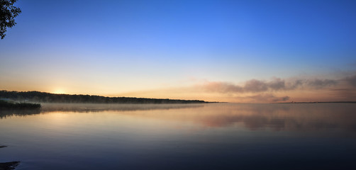 Рассвет на озере, водохранилище © chingis61