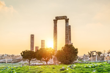 Obraz premium Sunset at Temple of Hercules in Amman Citadel, Jordan