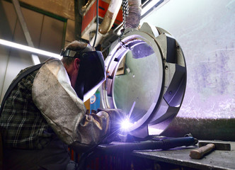 Schweißer in der Industrie // welding operator