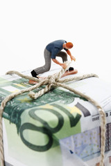 Worker Cording Paket von Euro-Banknoten