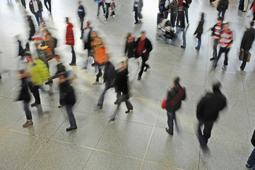 Obraz premium Deutschland, München, Passagiere am Bahnhof