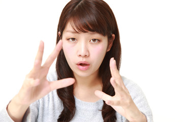 超能力を使う女性