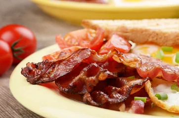 Crédence de cuisine en verre imprimé Oeufs sur le plat Oeufs frits au bacon