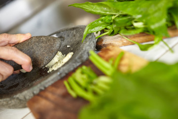preparing Japanese spinach sauted