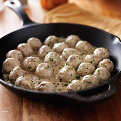 swedish meatballs in iron skillet