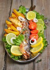 Grilled fish with fresh vegetables