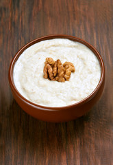 Oatmeal porridge with walnuts
